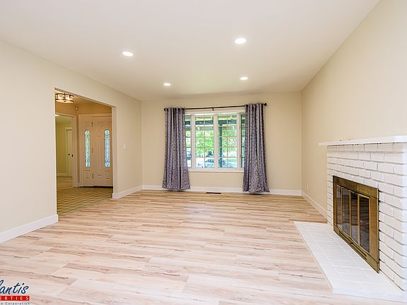 2nd image of 2566 Fairglen Dr