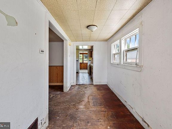 4th image of 17540 W Washington St