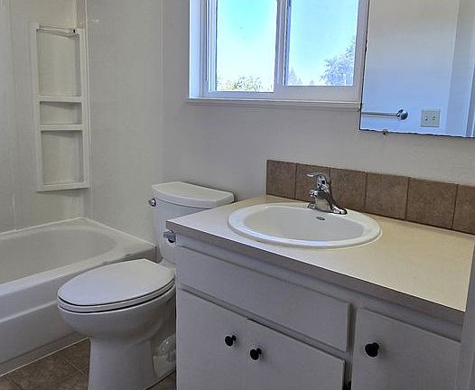 4th image of 2120 NW Tyler Ave #8