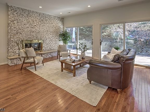 5th image of 10 Roxiticus Rd