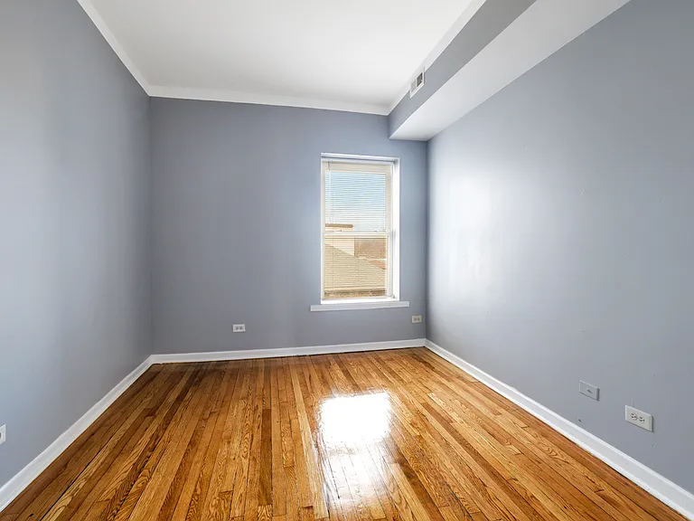 7255 S Calumet Ave — Photo 4