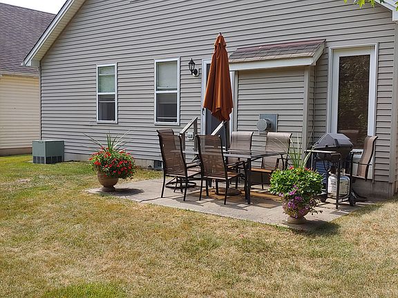 3rd image of 20 Parwood Dr