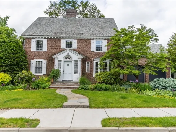125 Cedar St, Newton, MA 02459
