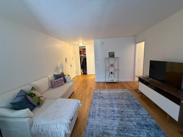 279 E 44th St APT 9O