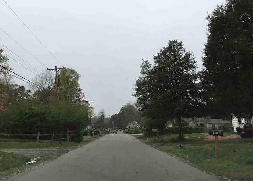 2nd image of 1037 Nancy Ln