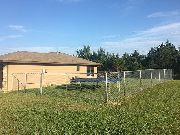 3rd image of 536 Lee Blvd