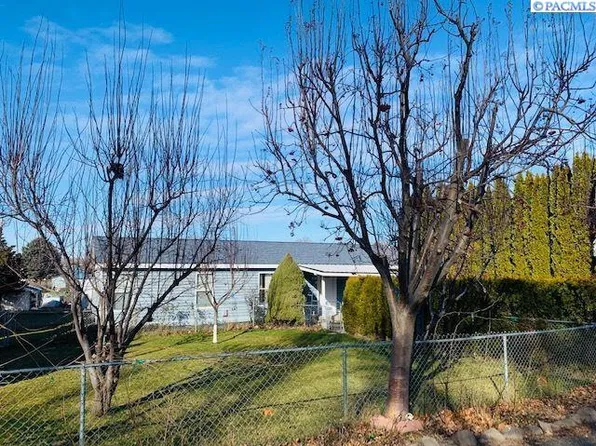 41 Canal Dr, Mesa, WA 99343