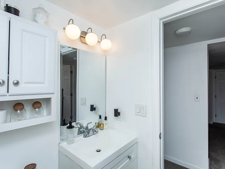590 N Broadway #2 — Photo 12