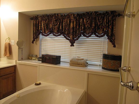 5th image of 207 Violet Ln