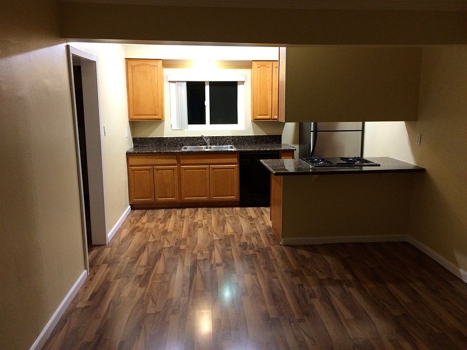 1st image of 725 N Raymond Ave APT 2