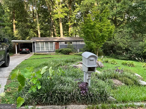 2704 Cove Cir, Atlanta, GA 30319