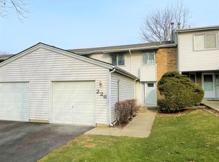 226 Diane Ln, Bolingbrook, IL 60440