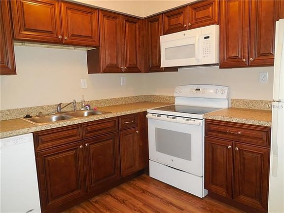 5th image of 744 Robinhood Dr