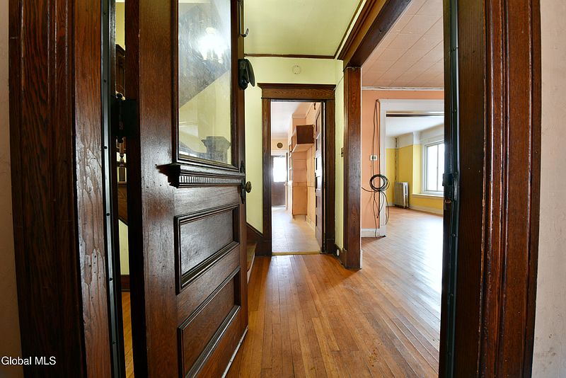 3rd image of 1024 Glenwood Boulevard