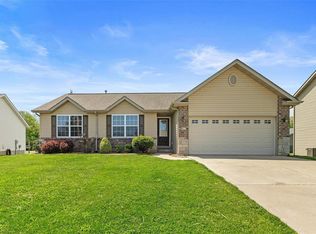 817 Pacific Crossing Dr, O'Fallon, IL 62269