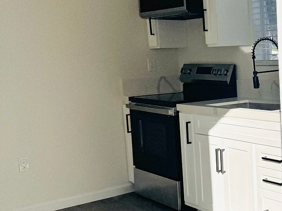 2nd image of 827 Oleander Ave #2