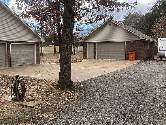 5th image of 10337 Cloverleaf Dr