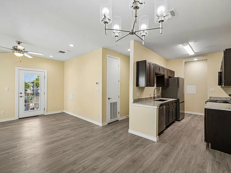 La Marquesa Apartments — Photo 35