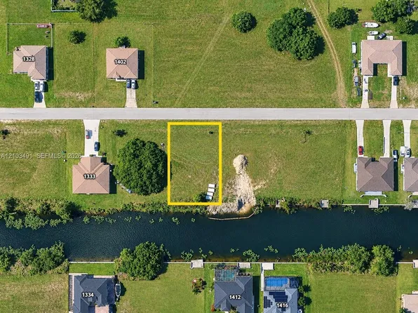 1407 NE 8th Pl, Cape Coral, FL 33909