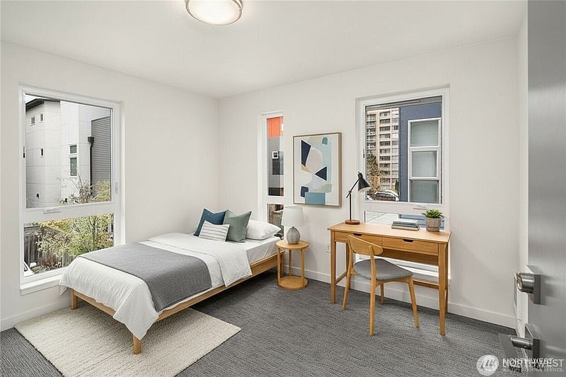 5th image of 809 NE 48th Street