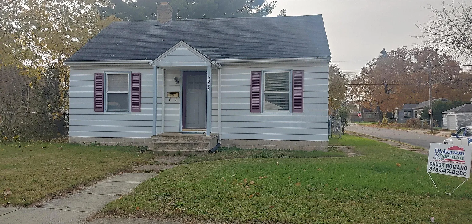 2928 Lawndale Ave photo 1
