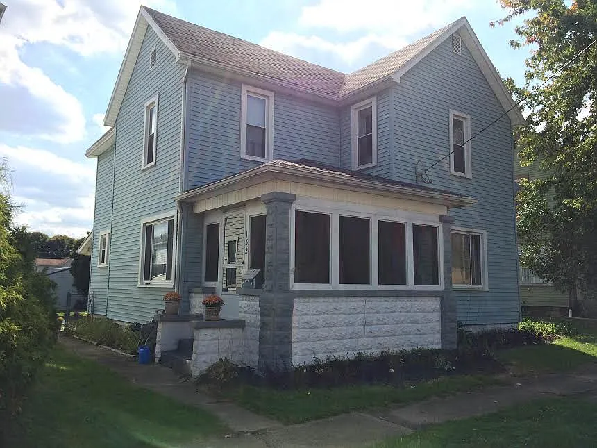 132 1st St W photo 1