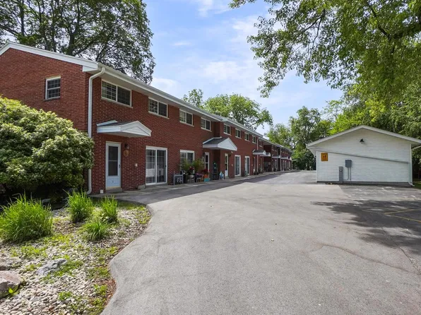 449 W Wisconsin AVENUE #9, Oconomowoc, WI 53066