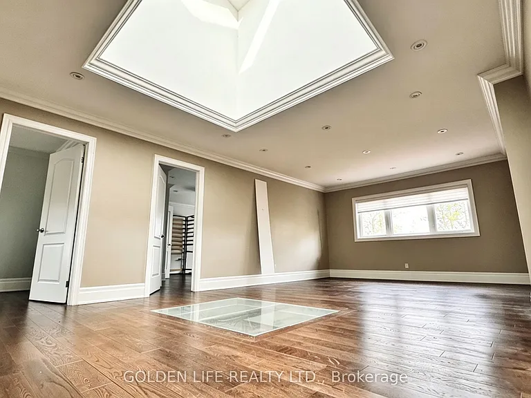 33 S Marine Dr — Photo 5