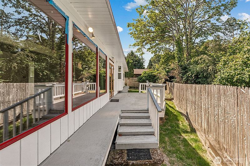 5th image of 6727 21st Avenue SW