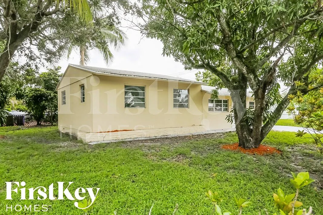 3 bed, 2.0 bath, 1338 sqft, $3,435 — Photo 2