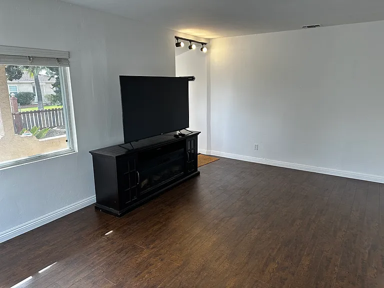 4804 Beech St — Photo 8