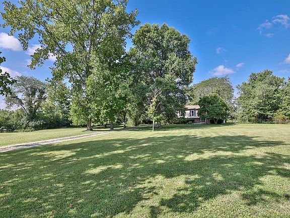 2nd image of 1671 Indian Woods Ln