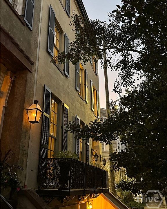 1st image of 25 W Perry Street