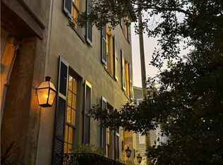 25 W Perry Street, Savannah, GA 31401