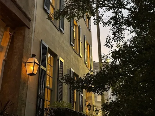 25 W Perry Street, Savannah, GA 31401