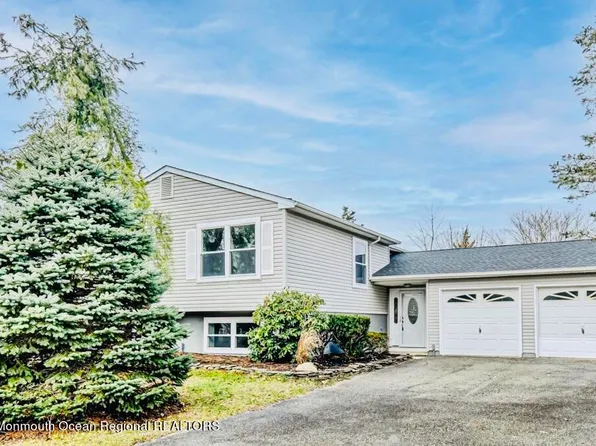 1 Nantucket Court, Howell, NJ 07731