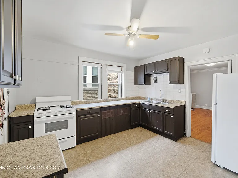 2045 W Farragut Ave #3 — Photo 16