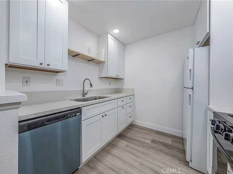 1650 S Campus Ave #17 — Photo 10