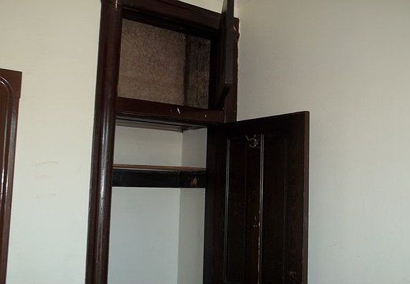 4th image of 3928 Lexington Ave