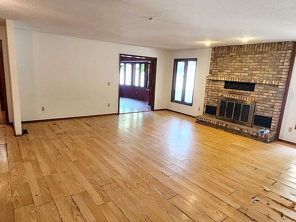 5th image of 1811 E Holiday Street