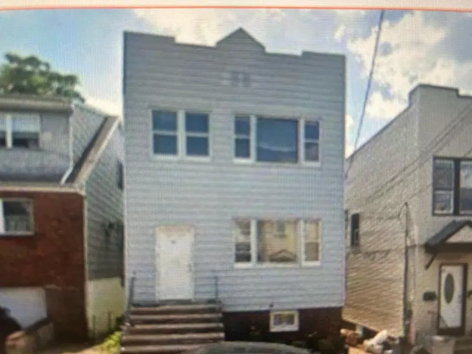 193 Zabriskie St #1