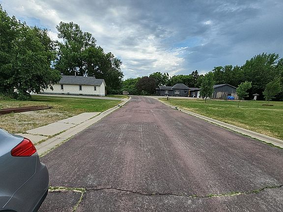 5th image of 130 Iva Ave S