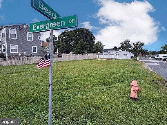 2nd image of 1600 Evergreen Dr