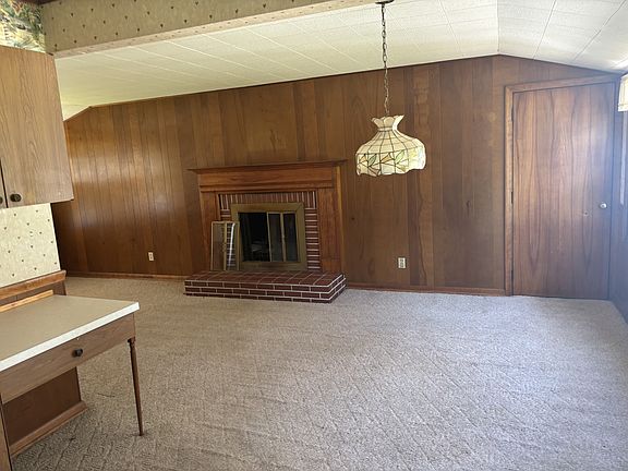 4th image of 412 Joan Ave