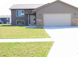 8905 W Nikita Dr, Sioux Falls, SD 57106