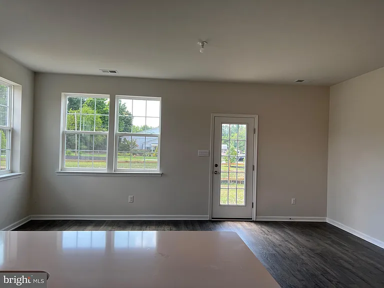 82 Arlotta St — Photo 21