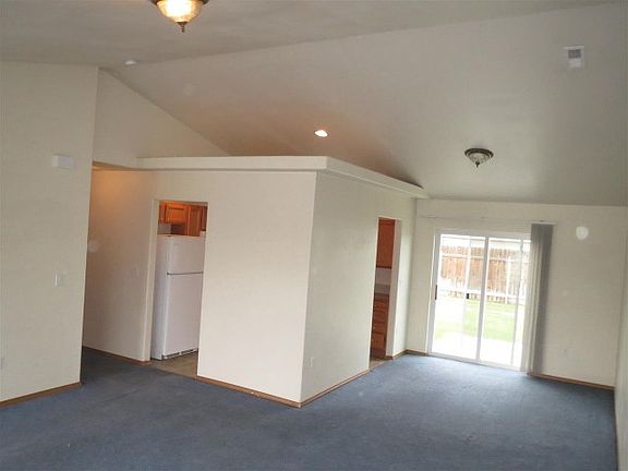 5th image of 220 N Alvina Ct
