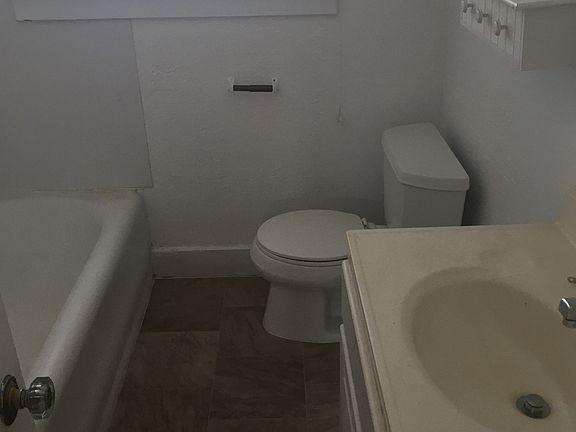 5th image of 711 E 4th St