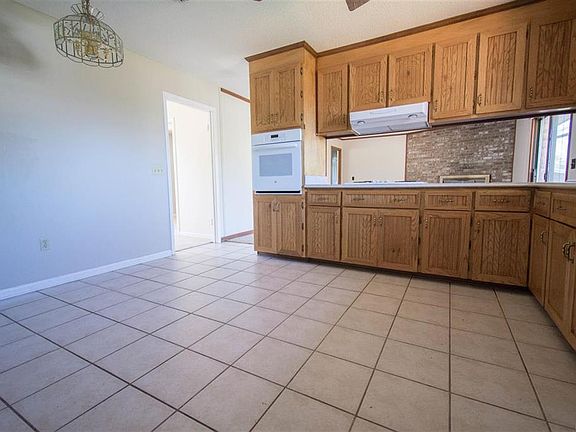 3rd image of 106 Oriole Dr