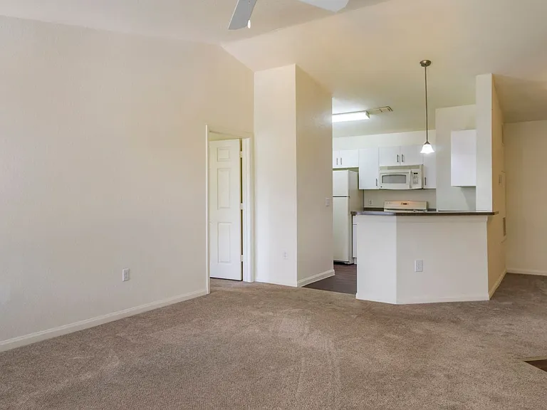 Woodridge Apartments — Photo 19